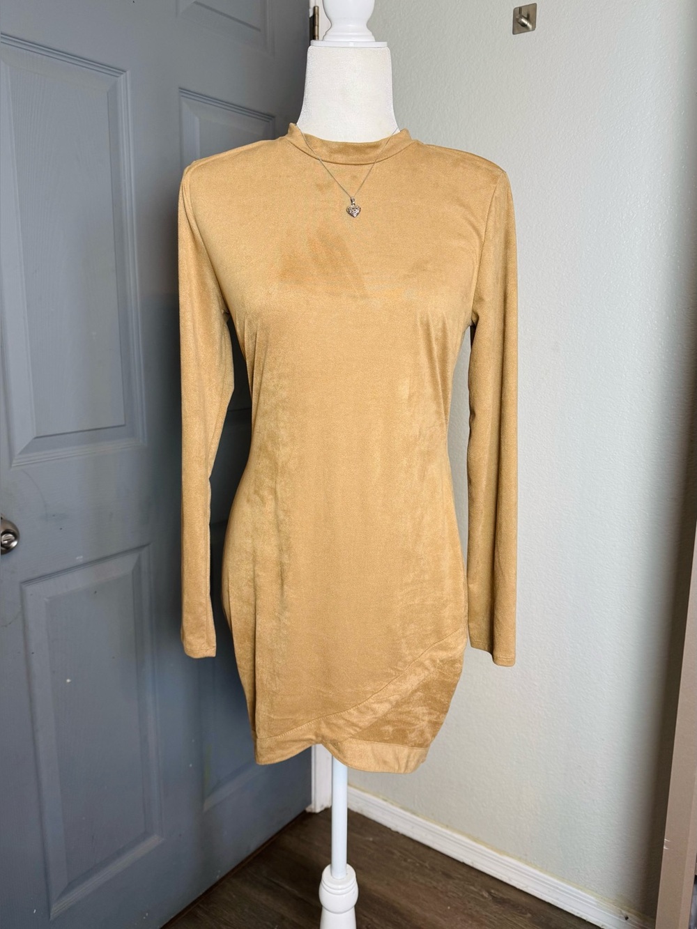 Long Sleeve Velvet Bodycon Mini Dress